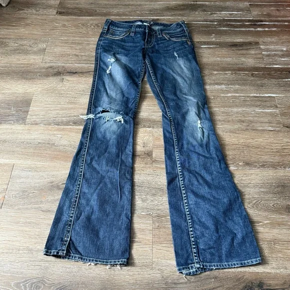 Silver Jeans Women’s W26 L33 Distressed Blue Jeans Flared Leg Bottom Slit - Picture 1 of 14